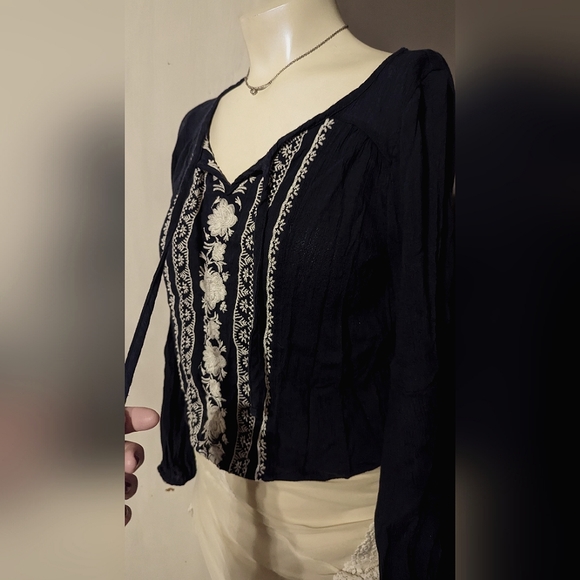 Hollister Tops - Hollister small hippie boho Aztec embroidery '60s style top v-neck w ties navy